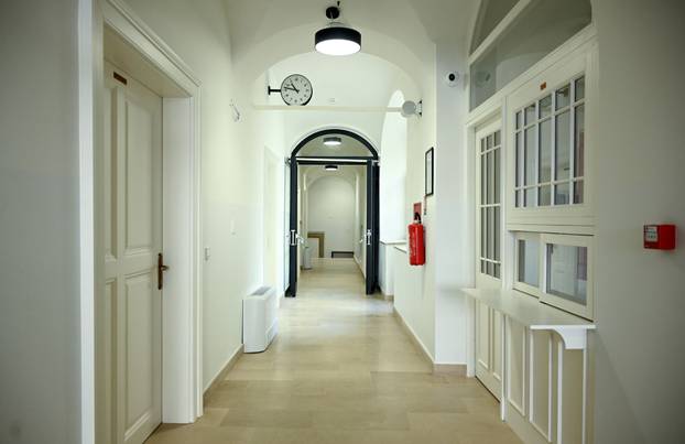 Zagreb: Gradonačelnik sa suradnicima obišao obnovljenu Gornjogradsku gimnaziju