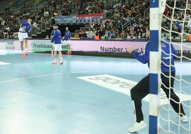 Zagreb: Zagrijavanje igrača uoči početka utakmice RK Zagreb i Paris Saint-Germain