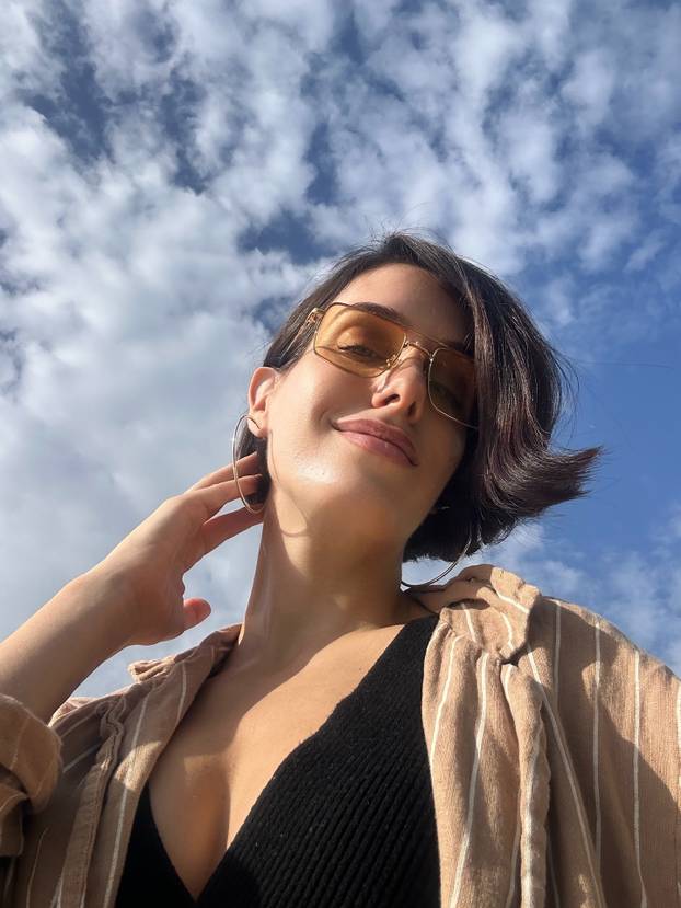 FOTO Zgodna stjuardesa hitno traži muža: Sama sam već 3 godine, želim da bude stariji...