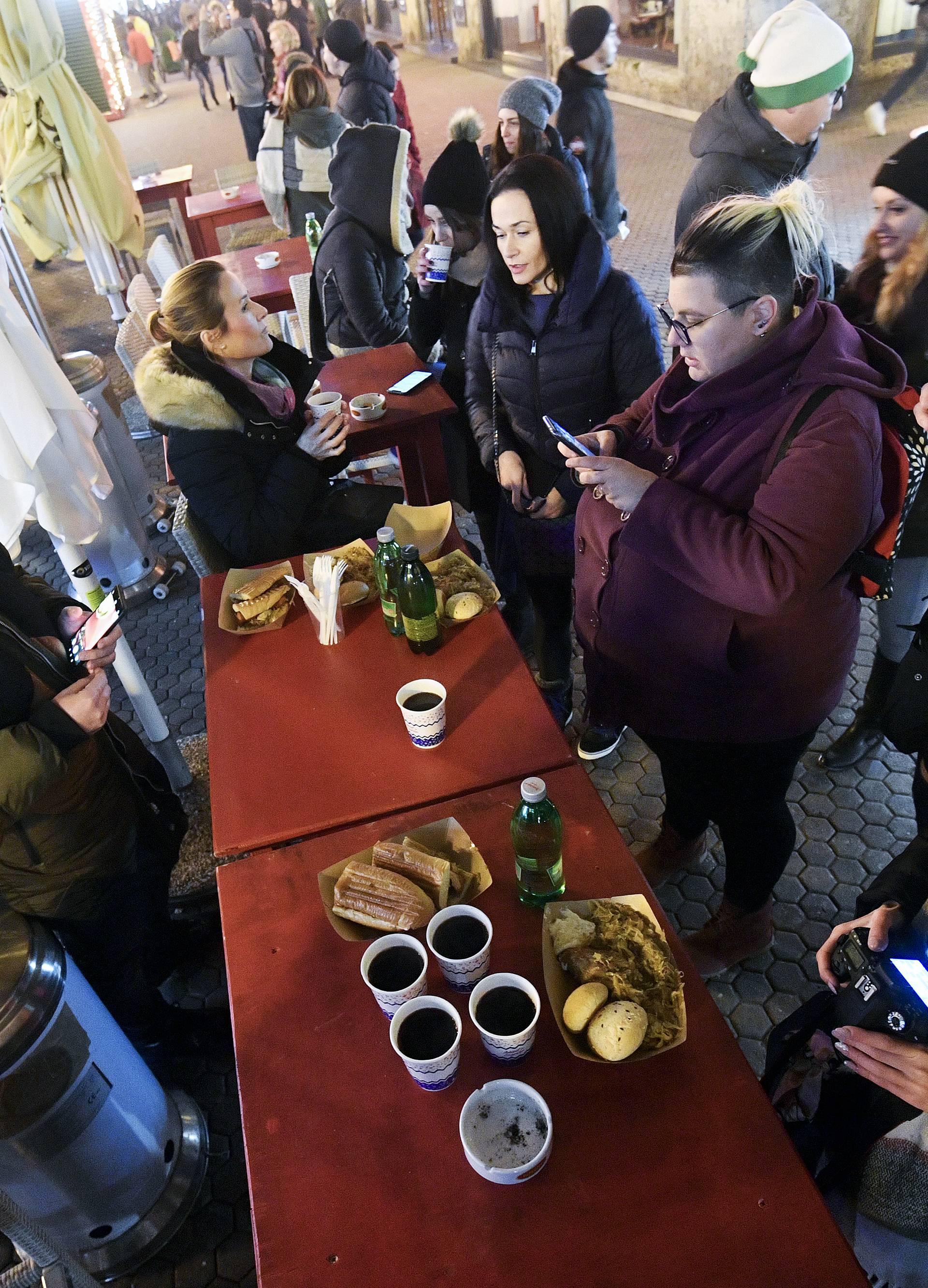 Buncek kralj klasike, Duck  Strudel hit osvježenje Adventa