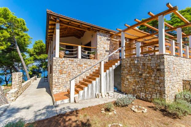 Sami na otoku blizu Kornata: Imanje s kamenom kućom se prodaje za 3,5 milijuna eura...