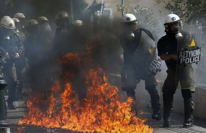 Prosvjedi u Grčkoj: Muškarac (65) umro od srčanog udara