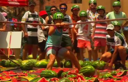 Australija: Na festivalu 'klizali' u lubenicama 