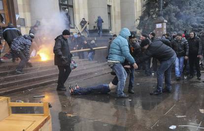 Neredi u Ukrajini: U proruskim prosvjedima ranjeno 100 ljudi