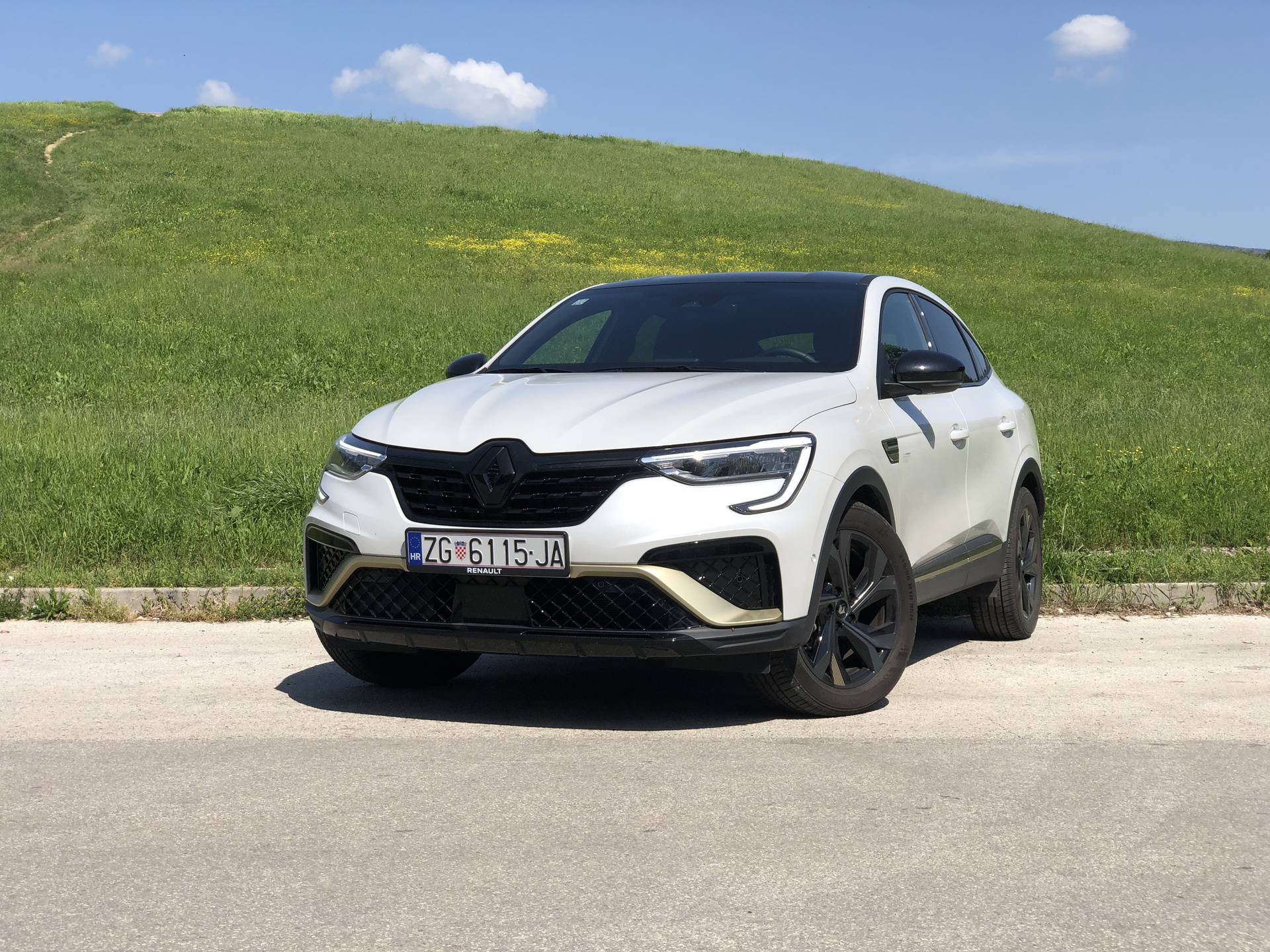 Testirali smo Renault Megane Conquest Hybrid: Jedan od najštedljivijih auta u klasi