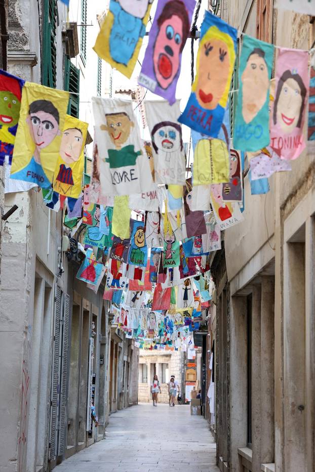 Šibenik: Šarene zastavice najavljuju po?etak 65. Me?unarodnog dje?jeg festivala