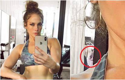 J.Lo objavila selfie: 'Jezivo! Tko ti se to šulja iza leđa?'