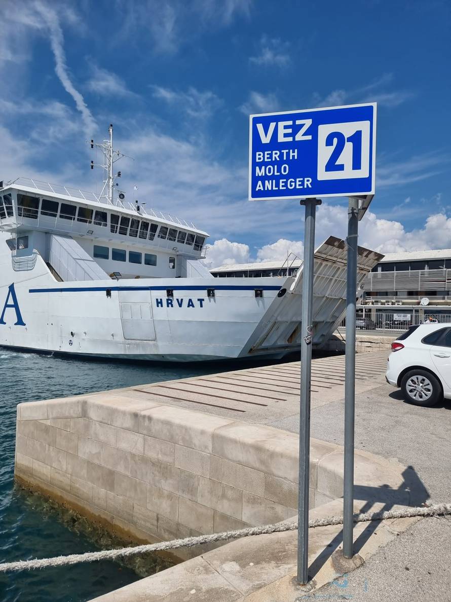 VIDEO 'Trajekt u Splitu iskrcao nas je na rikverc! Potrajalo je'! Jadrolinija objasnila što je bilo