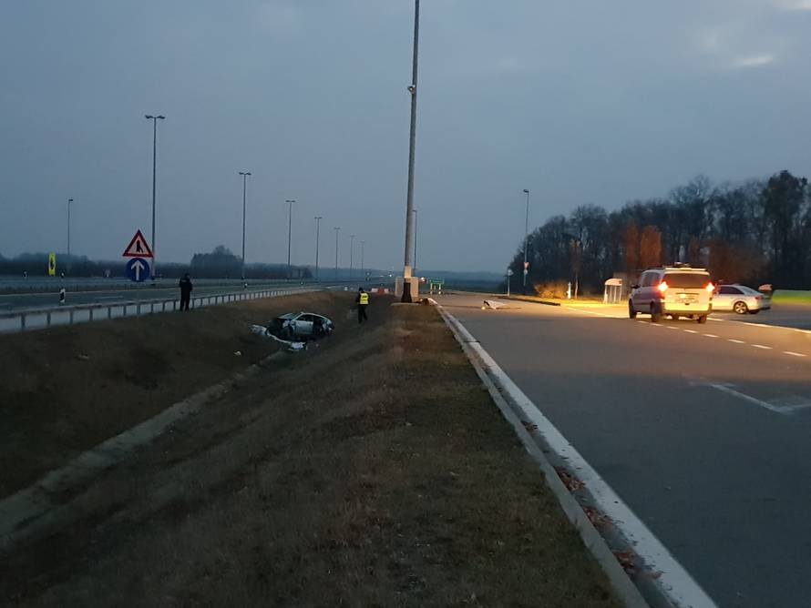 Stravična nesreća u Slavoniji: Žena mrtva, dvojica ozlijeđeni