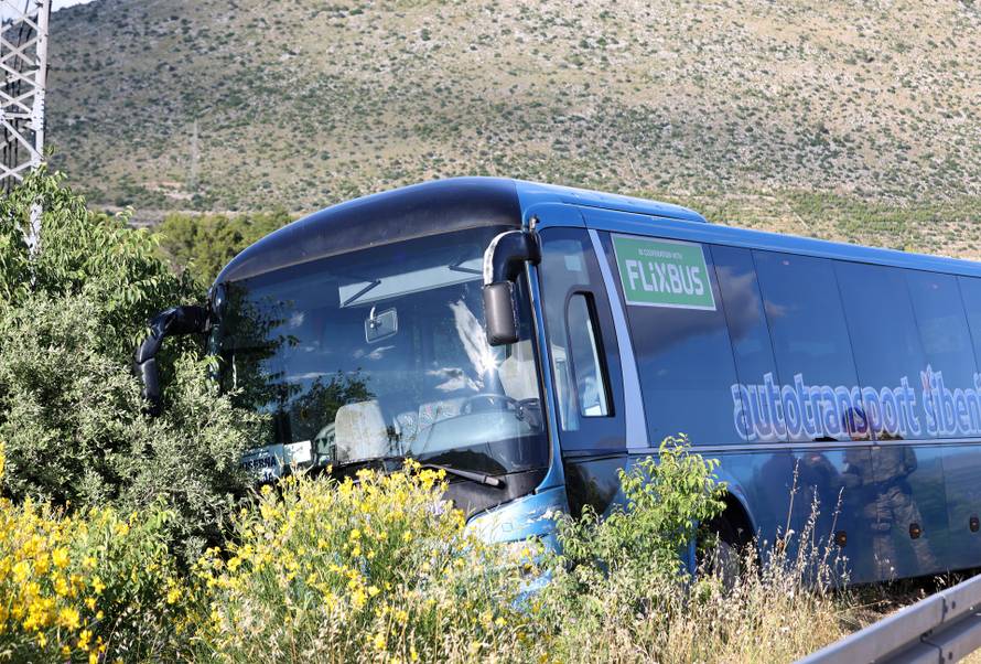 Šibenik: Sudar autobusa i osobnog automobila