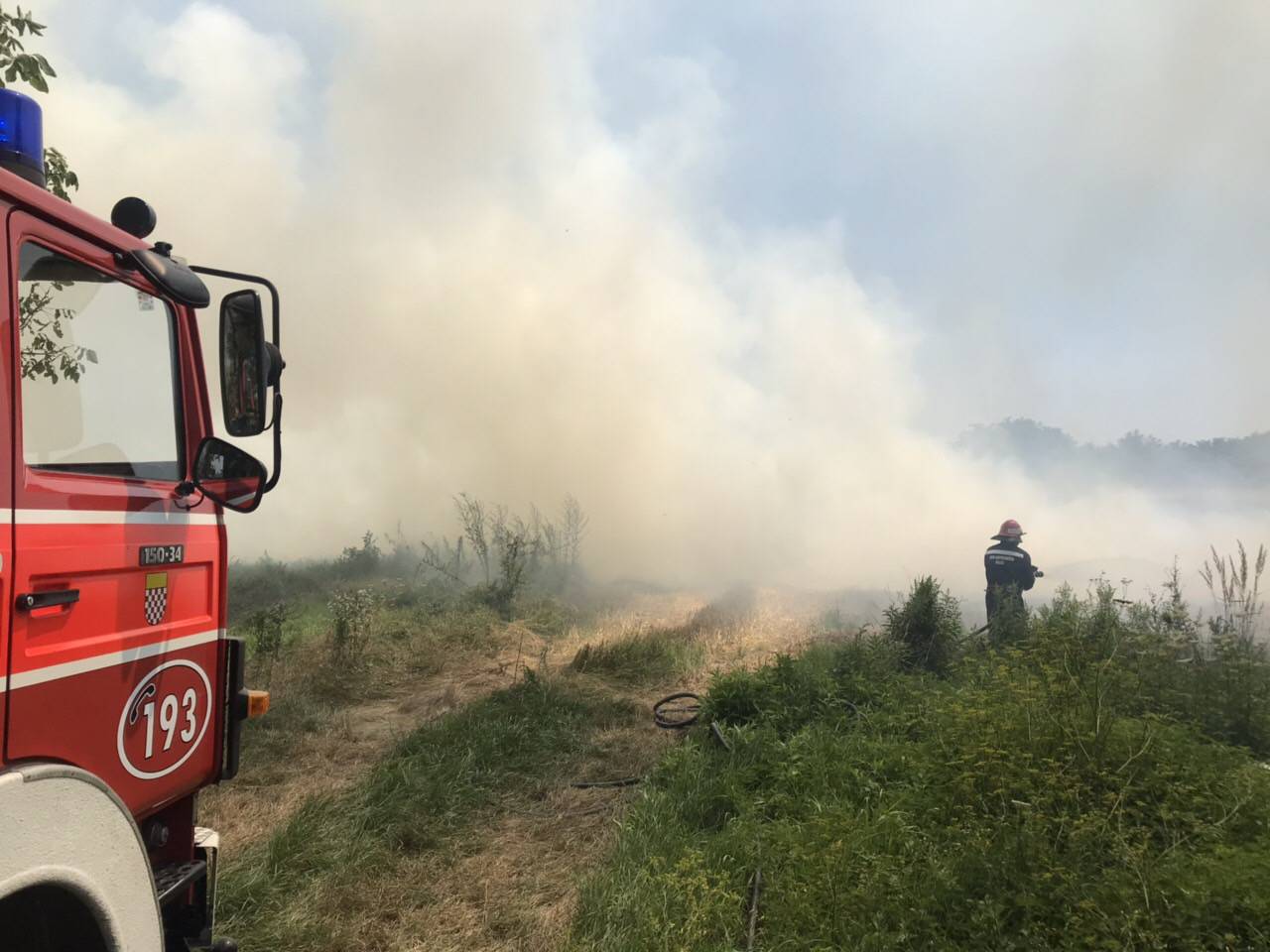 Požar kod Koprivnice: Dosad je  izgorjelo '5 nogometnih terena'