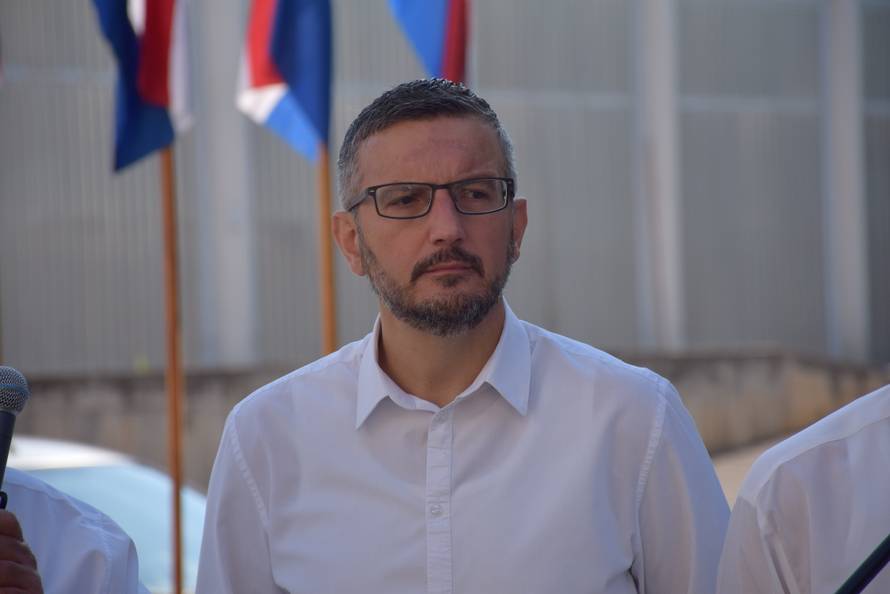 Pozdravljaju me i oni koje sam priveo, većina se javi u prolazu