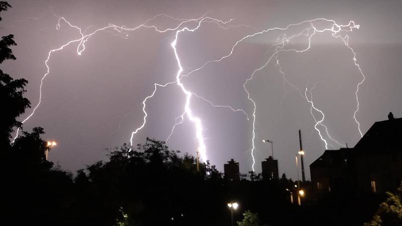 Hrvaško in BiH zajelo nevihtno vreme s padcem temperature