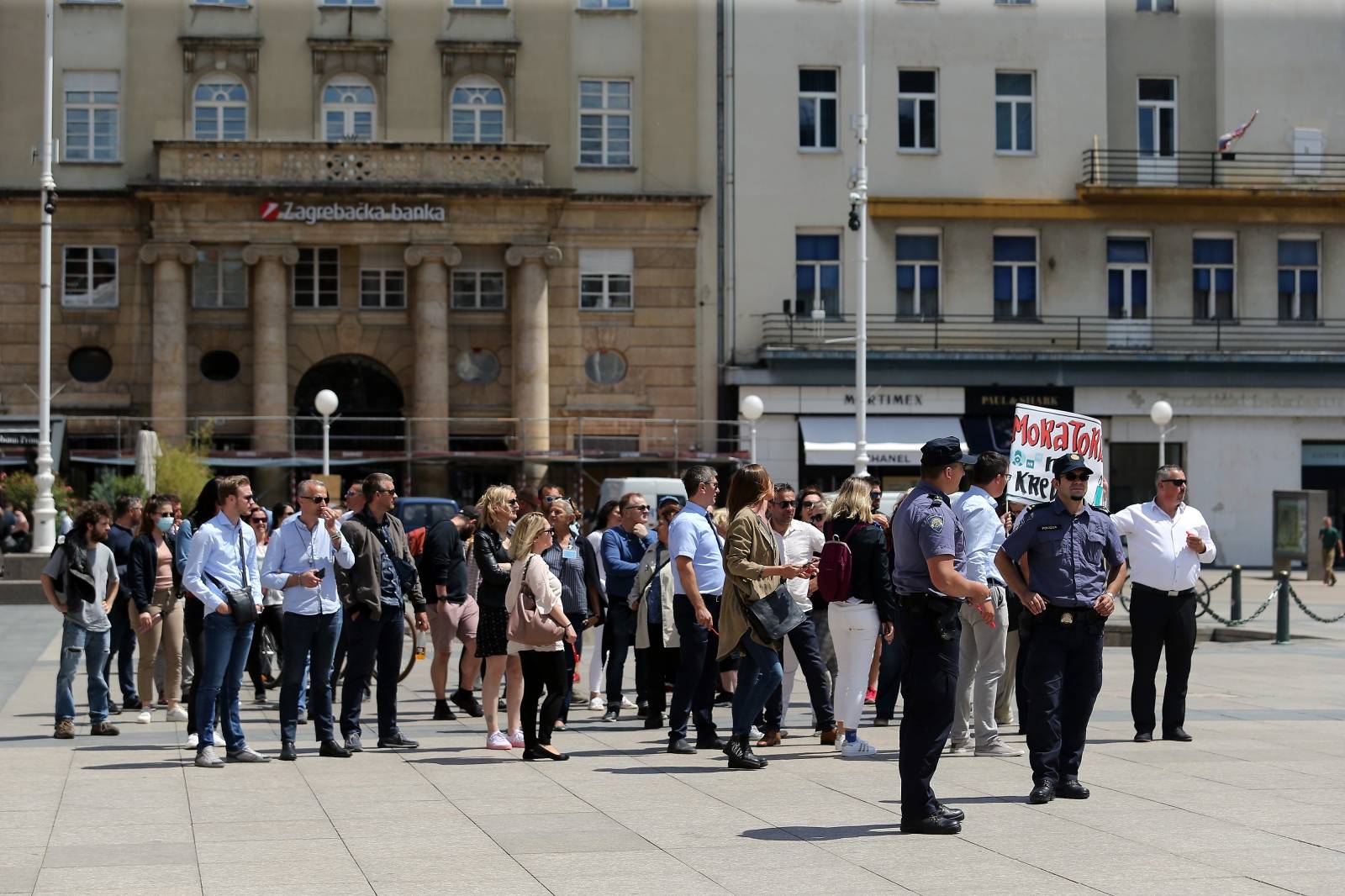 Zagreb: Održan prosvjed prijevoznika, turističkih djelatnika te svih koji se bave eventima