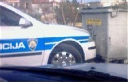 Preko haube policije do kontejnera za smeće