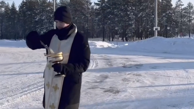 VIDEO Pravoslavni svećenici su blagoslovili i posvetili opasne dionice brzih autocesta u Rusiji