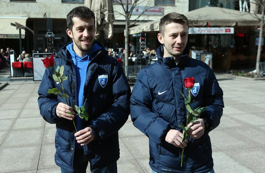 Napisao je 'Već smo u Zagrebu' pa preminuo djevojci u naručju