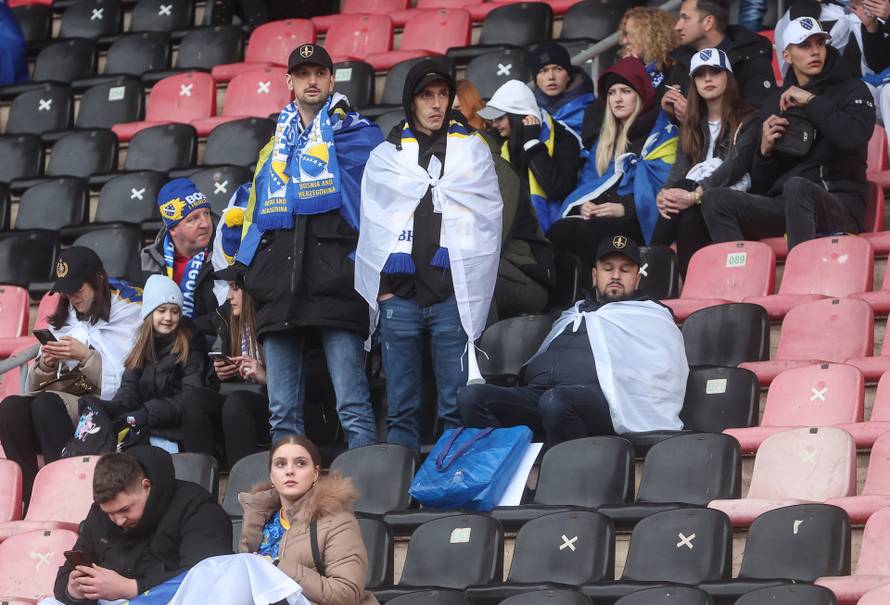 Zenica: Navijači očekuju početak utakmice između Bosne i Hercegovine i Italije