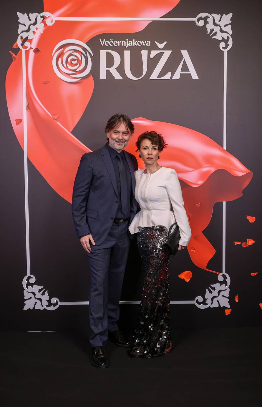 Zagreb: Uzvanici na dodjelu medijske nagrade "Večernjakova ruža" u Hrvatskom narodnom kazalištu