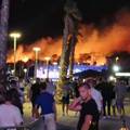 VIDEO Ogroman požar na Zrću, zatvorili cestu, evakuirali ljude iz klubova, požar gasi i kanader
