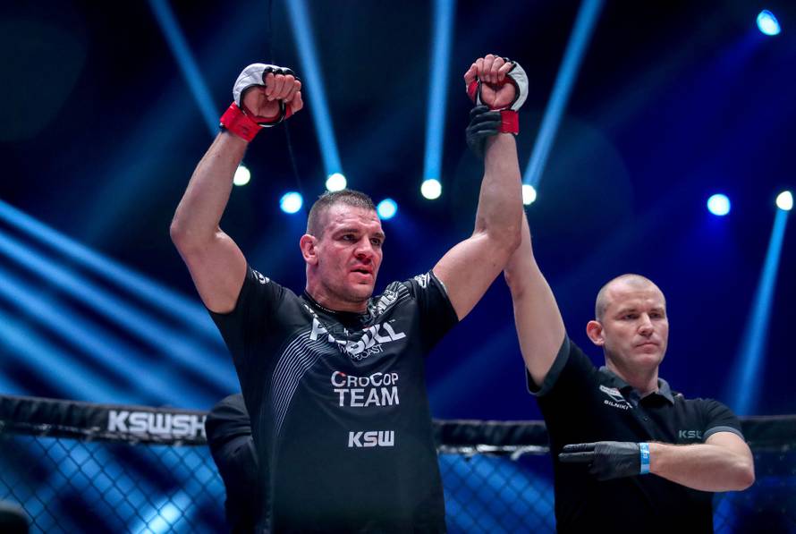 Zagreb: Borilački spektakl KSW 51, Ante Delija - Oli Thompson