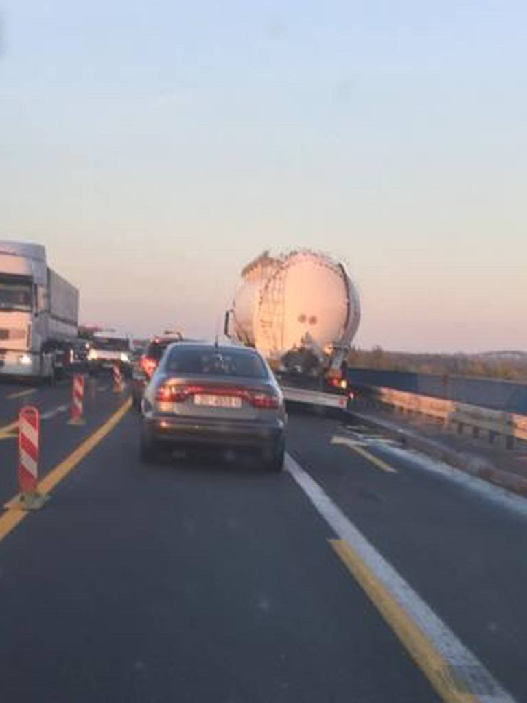 U sudaru na obilaznici cisterni se probušio spremnik goriva