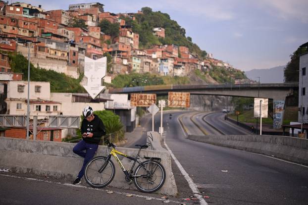 U.S. strikes Venezuelan capital
