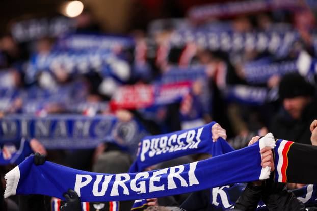 London: Navijači Dinama Bad Blue Boysi na tribinama tijekom utakmice Lige prvaka između Arsenala i Dinama