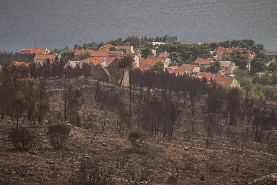 Opožareni Omiš i okolica 