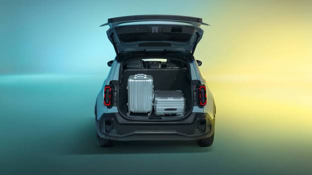 FOTO Povratak legende: Vratio se Renault 4. Veći je od Clija, ide na struju ima i pomični krov