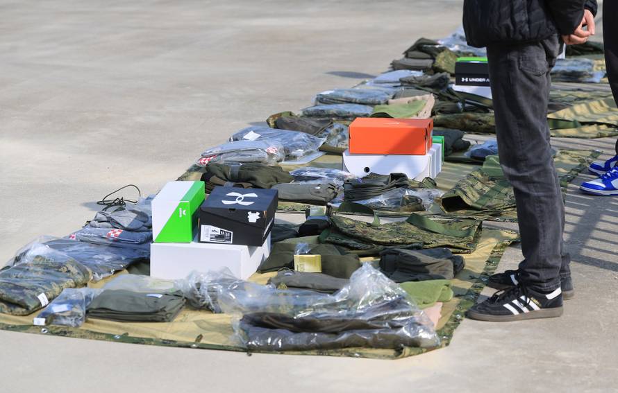 Ministar Anušić i general Kundid na prvom danu TVO-a na Slunju