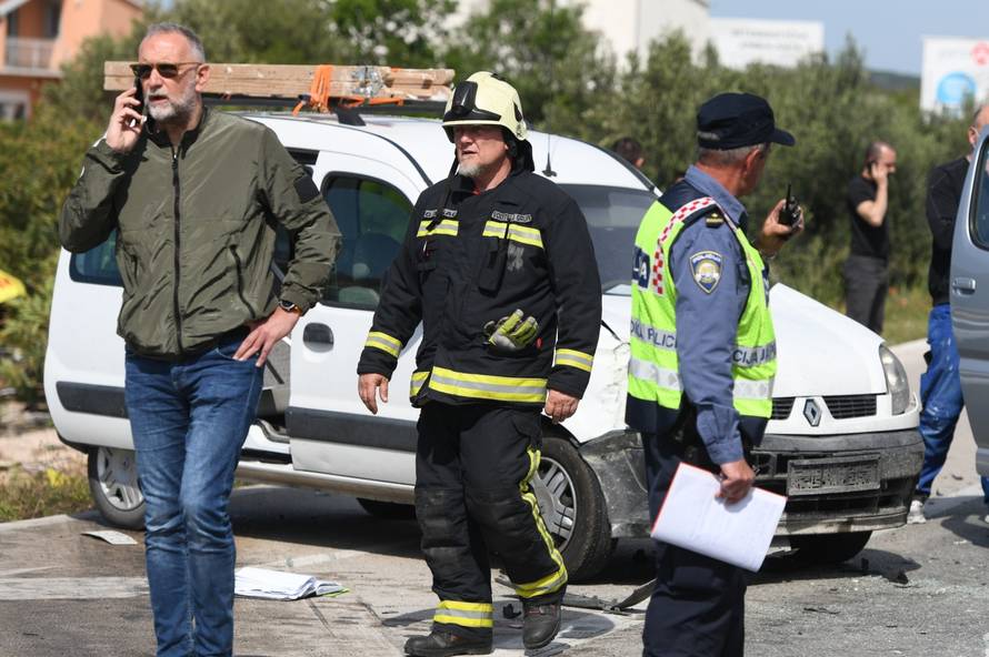 Šibenik: U prometnoj nesreći sudjelovalo nekoliko vozila i hitna pomoć