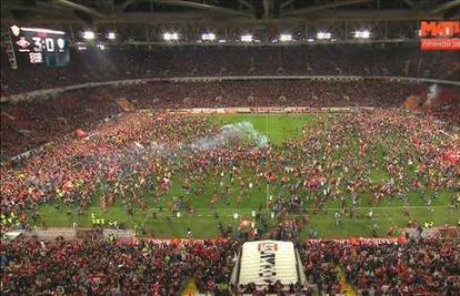 Ludilo u Moskvi: Spartak uzeo naslov, tisuće utrčale na teren