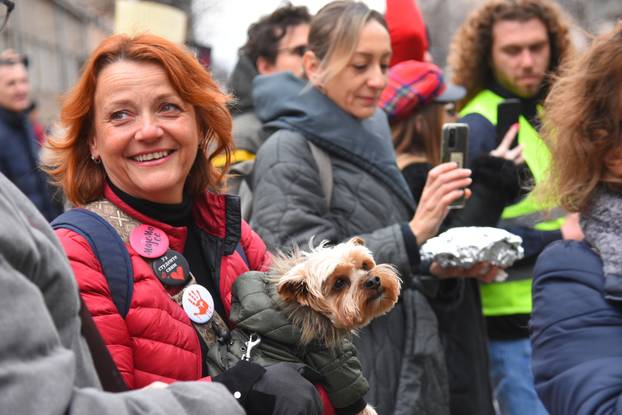 Niš: Studenti i građani nakon prosvjedne šetnje odali počast stradalima u Novom Sadu u padu nadstrešnice