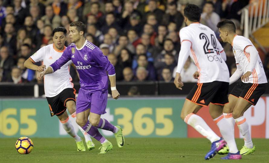 Football Soccer - Valencia v Real Madrid - Spanish La Liga Santander