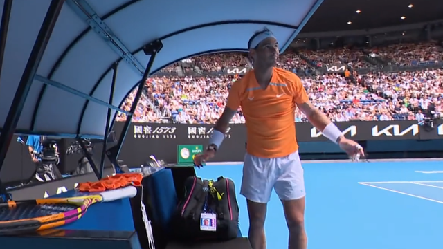VIDEO Nadal izgubio set i sretni reket: Sudac, dečko ga je ukrao!