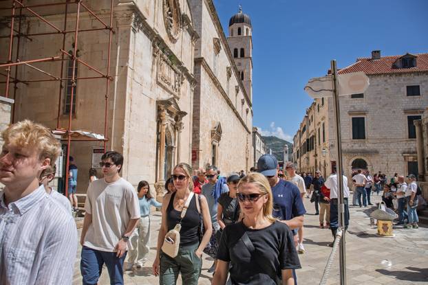 Dubrovnik: Velik broj turista za uskrsne blagdane u gradu