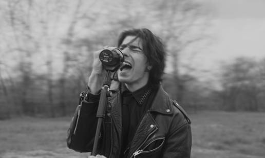 Devin predstavio singl 'I could never' o ljubavi bez iluzija