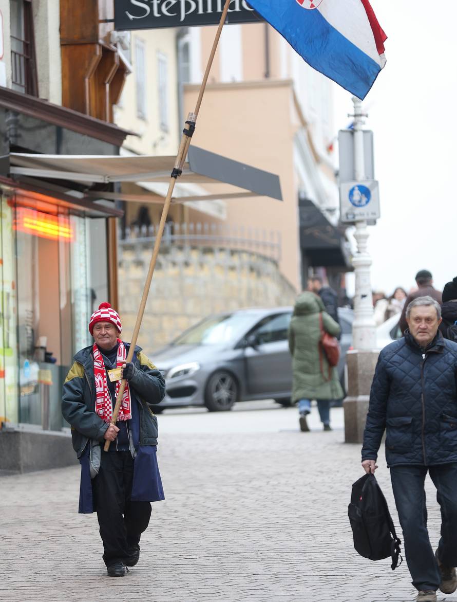 Zagreb: Prvi navijači okupljaju se na glavnom Trgu uoči svečanog dočeka rukometaša 