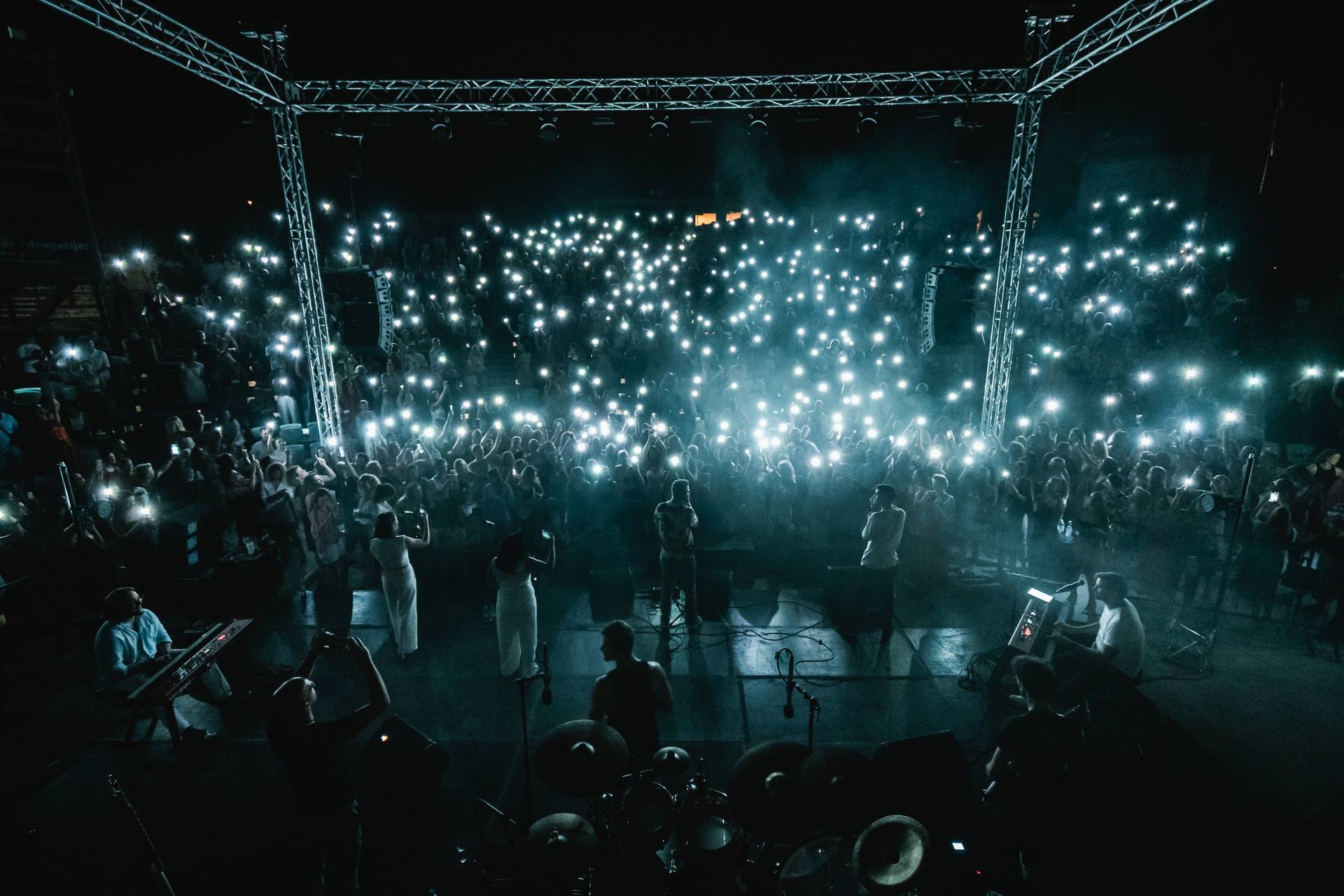 Matija Cvek je izbacio novi spot za pjesmu 'Ne moram ni ja'