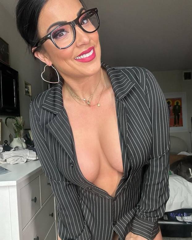 FOTO Učiteljica postala zvijezda filmova za odrasle: 'Muž se ne ljuti. Skupljam novac za azil'