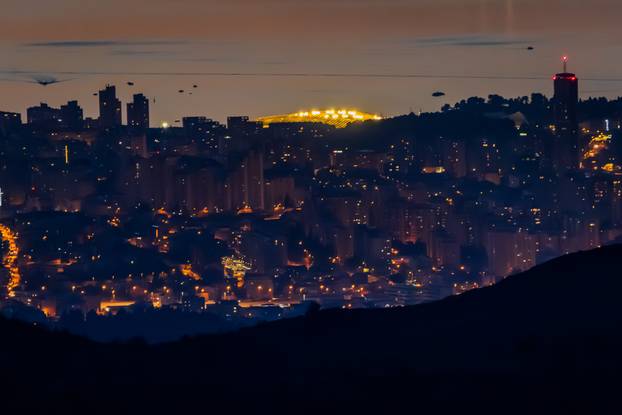 Pogled na zalazak sunca i Split