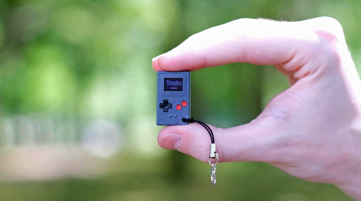 World's smallest games console plays classic games and fits in a keyring