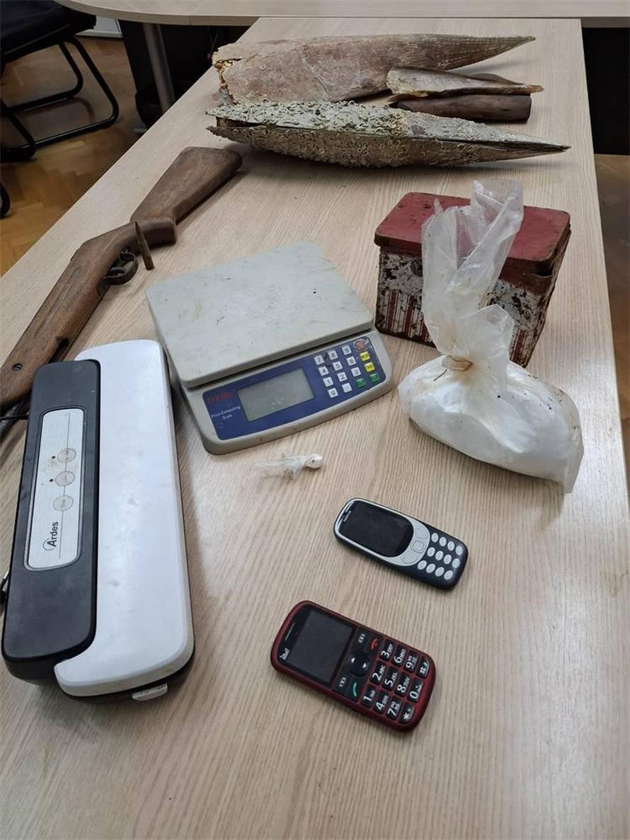 VIDEO Policijski pas nanjušio drogu među povrćem u Trogiru