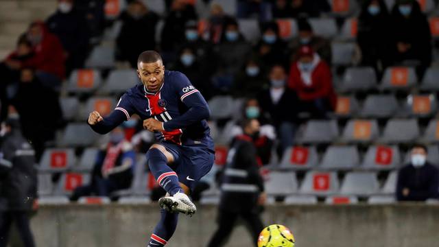 Ligue 1 - Nimes Olympique vs Paris St Germain