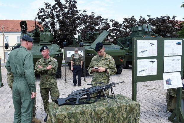 Petrinja: Hrvatska vojska predstavila naoružanje i opremu povodom 30. obljetnice operacije "Oluja"