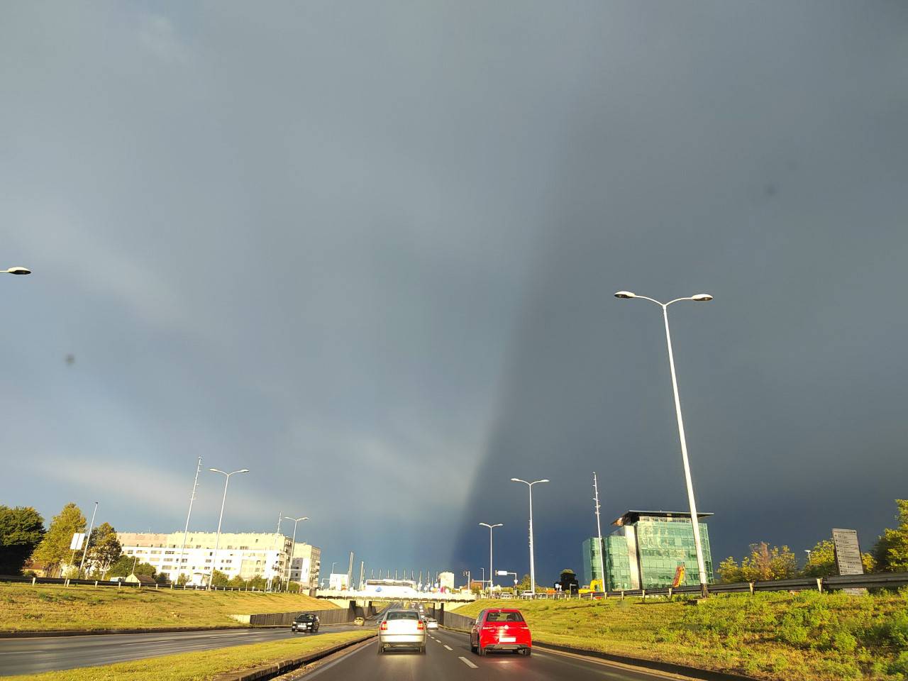 FOTO Čarolija iznad Zagreba: Duga, oluja i munja u isti čas