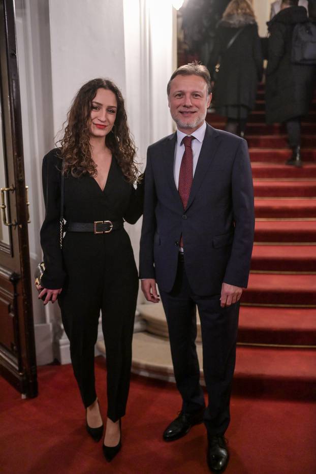 Zagreb: Gordan Jandroković u društvu kćeri na premijeri baleta Spartak