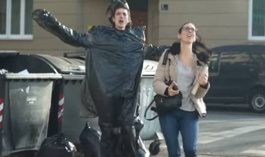 Leon (23) iskakao iz smeća: Plašio Zagrepčane i pjevao im!