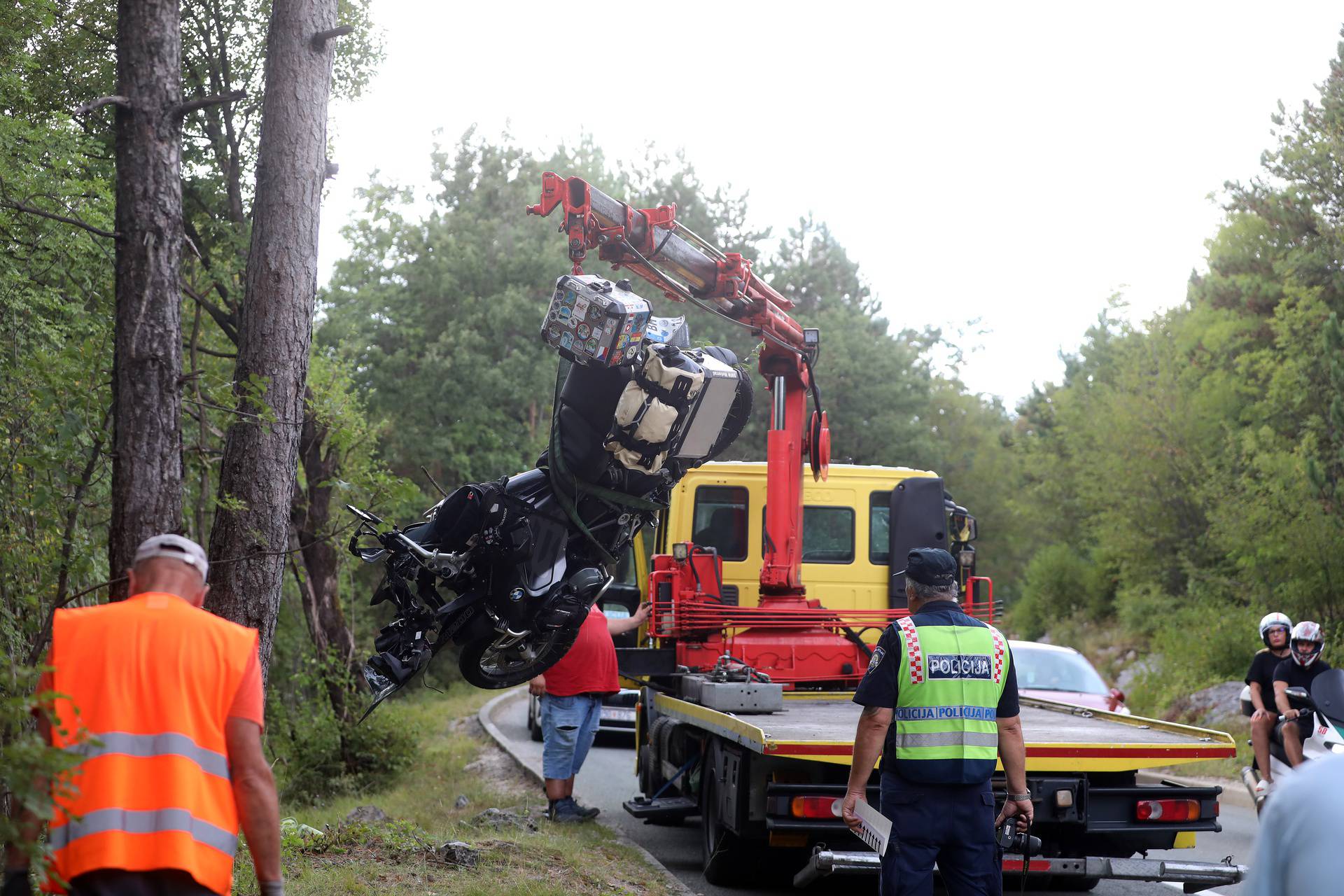 Klana: Dvije osobe poginule u slijetanju motocikla s ceste nedaleko od Rijeke